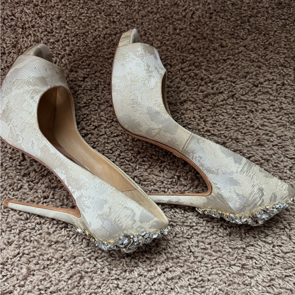 Badgley Mischka Cream Peep Toe Heels - Picture 3 of 6